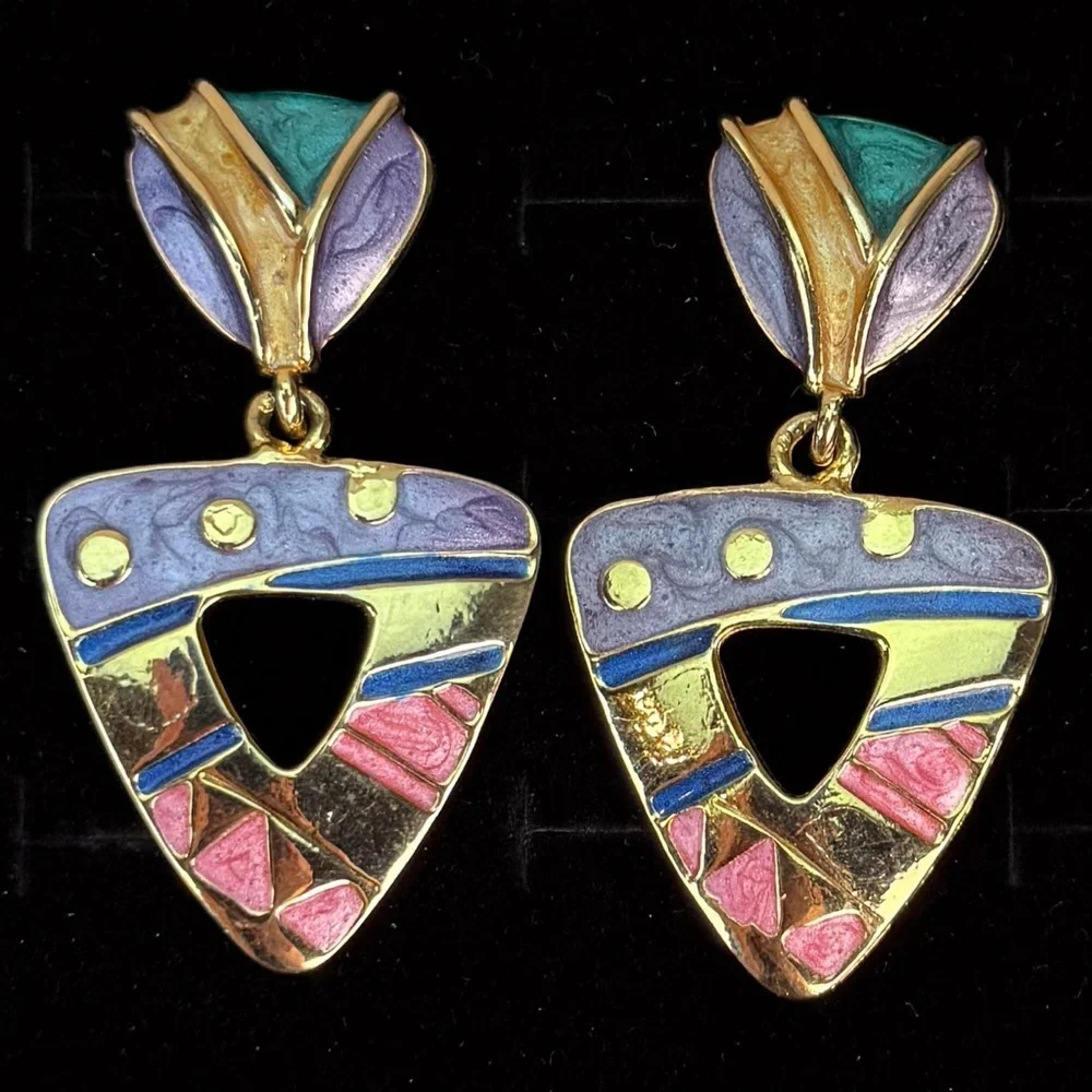 Gorgeous, vintage, goldtone, enamel swirl, geometric pierced earrings